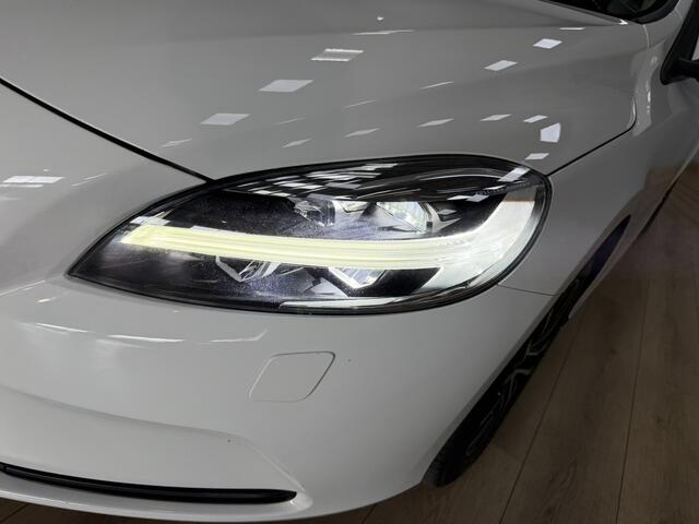 Volvo V40 1.5 T2 Nordic+ Standkachel | Trekhaak | Leder | Cruise Control | Navigatie | Stoelverwarming | Isofix | NAP