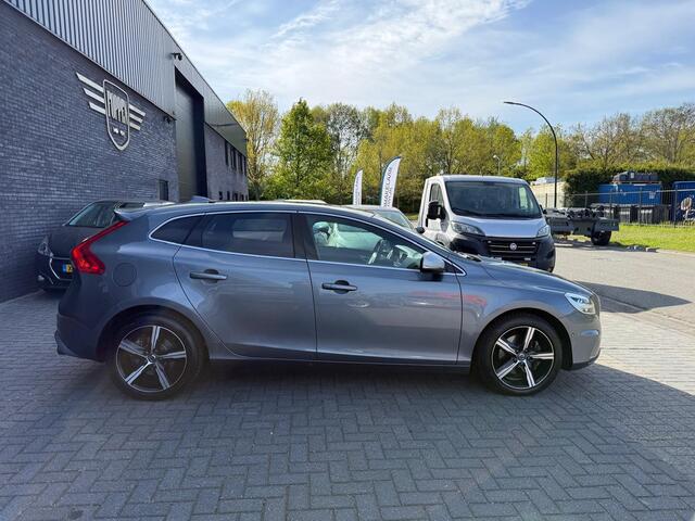 Volvo V40 2.0 T4 Business Sport | 1E EIGENAAR | 12MND GARANTIE | PANO | STANDKACHEL | LEDER | CAMERA | LED | CRUISE | STOELVERWM. |