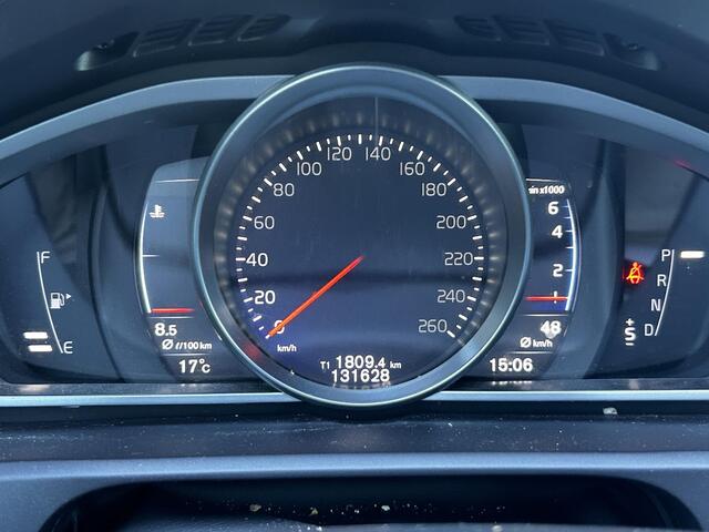 Volvo V40 1.5 T3 Polar+ Sport Automaat, Alarm, Panorama dak, Harman-Kardon Premium Audio, Trekhaak, Full led verlichting, Verwamde stoelen.