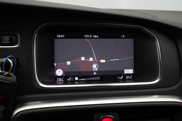 Volvo V40 1.5 T3 Polar+ Sport Automaat - Panorama, Camera, Half Leer, Stoelverw.