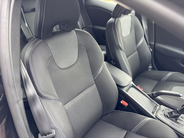 Volvo V40 2.0 T3 Momentum, 18 inch, climate/cruise/navi