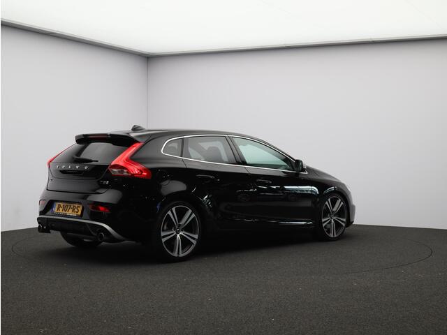 Volvo V40 T5 245pk R-Design / Stoel+voorruitverwarming / Park assist v+a+camera / Privacy glass / 19" Artio / Elektr. bed. stoelen
