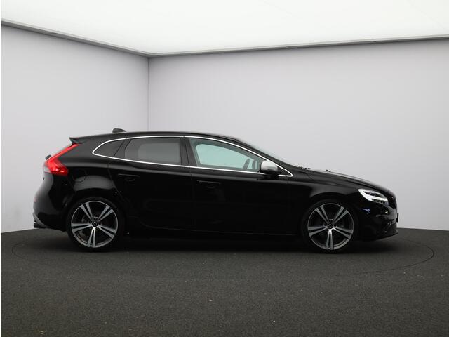 Volvo V40 T5 245pk R-Design / Stoel+voorruitverwarming / Park assist v+a+camera / Privacy glass / 19" Artio / Elektr. bed. stoelen