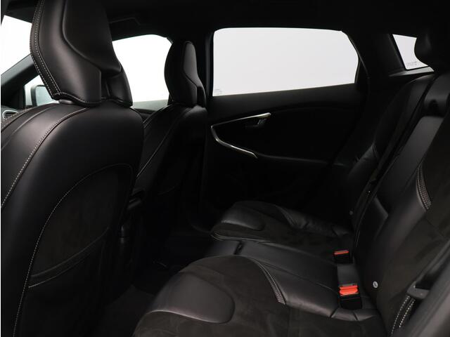 Volvo V40 T5 245pk R-Design / Stoel+voorruitverwarming / Park assist v+a+camera / Privacy glass / 19" Artio / Elektr. bed. stoelen