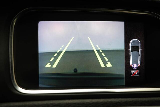 Volvo V40 2.0 T4 Business Sport | HALF LEDER | STOELVERWARMING | CAMERA | TREKHAAK AFNEEMBAAR