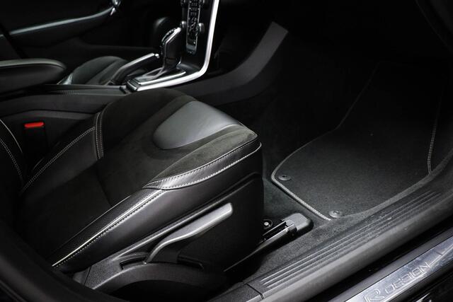 Volvo V40 2.0 T4 Business Sport | HALF LEDER | STOELVERWARMING | CAMERA | TREKHAAK AFNEEMBAAR