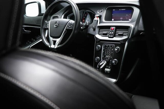 Volvo V40 2.0 T4 Business Sport | HALF LEDER | STOELVERWARMING | CAMERA | TREKHAAK AFNEEMBAAR