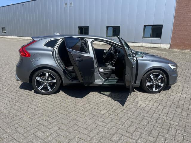 Volvo V40 1.5 T3 Polar+ R-Design Sport Pano Navi Trekhaak Automaat