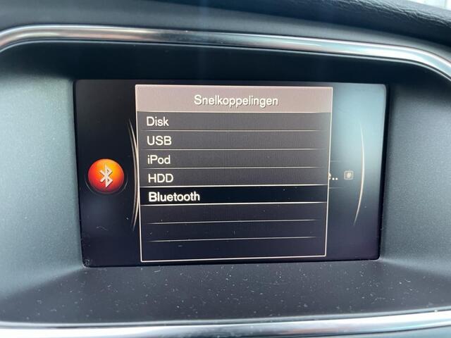 Volvo V40 1.5 T2 122PK Momentum LED/NAVI/PDV Voor en achter