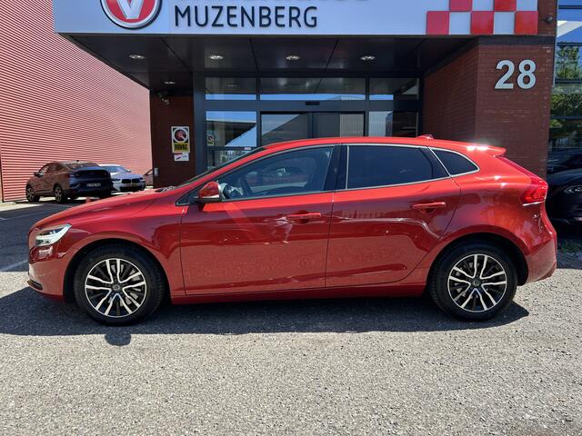Volvo V40 1.5 T2 Polar+ // MEMORY SEAT // DODEHOEKDETECTIE // LEDER // FULL LED // NAVI // CAMERA // STOELVERWARMING // PDC V+A