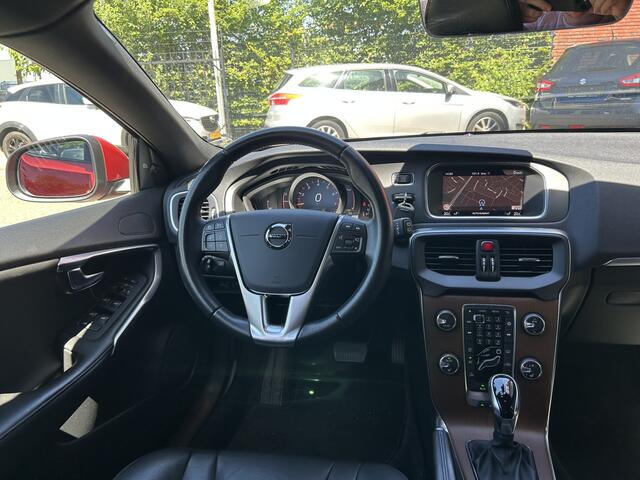 Volvo V40 1.5 T2 Polar+ // MEMORY SEAT // DODEHOEKDETECTIE // LEDER // FULL LED // NAVI // CAMERA // STOELVERWARMING // PDC V+A