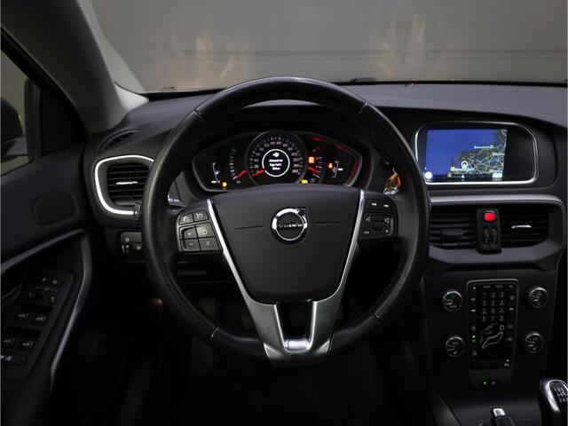 Volvo V40 2.0 D2 Momentum | Navigatie | Voorstoelen verwarmd | Verwarmde voorruit |