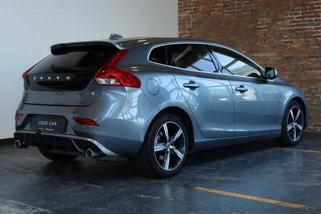 Volvo V40 T3 Automaat Polar+ Sport | Panoramadak | Achteruitrijcamera | Navigatie | Stoelverwarming | Standkachel | Trekhaak