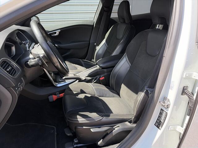 Volvo V40 1.5 T3 Polar+ Sport / Audio Harman Kardon / Panorama dak / 17" Velgen /