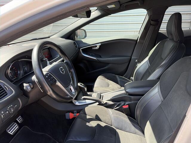 Volvo V40 1.5 T3 Polar+ Sport / Audio Harman Kardon / Panorama dak / 17" Velgen /