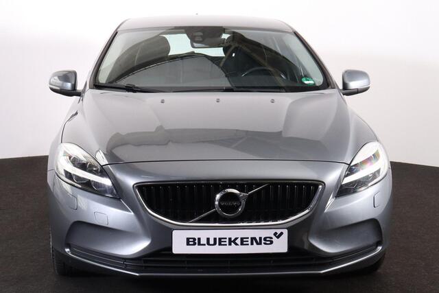 Volvo V40 T2 Nordic+ - Parkeerverwarming - LED-koplampen - Parkeersensoren achter - Verwarmde voorstoelen - Volvo On Call - Navigatie - High performance audio - 16' LMV