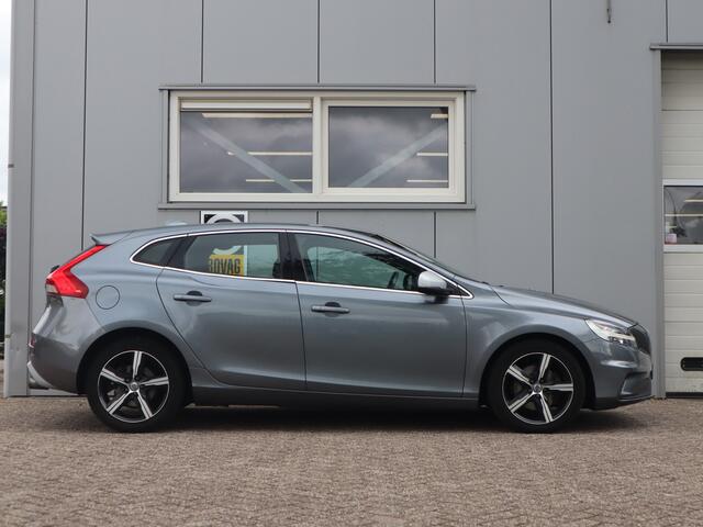 Volvo V40 2.0 T4 Business Sport R-Design / Stoel verwarming / Cruise / D-Riem reeds vervangen