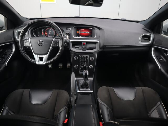 Volvo V40 2.0 T4 Business Sport R-Design / Stoel verwarming / Cruise / D-Riem reeds vervangen