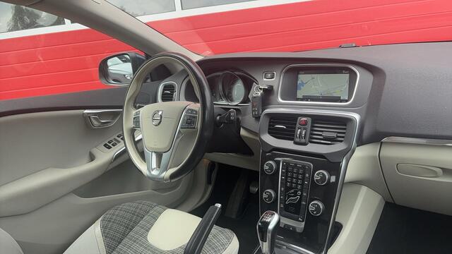 Volvo V40 2.0 T2 Nordic+ TREKHAAK / STANDKACHEL / FULL LED / STOELVERW / NAVI / CLIMA / PDC / BLUETOOTH / CRUISE / NL-AUTO
