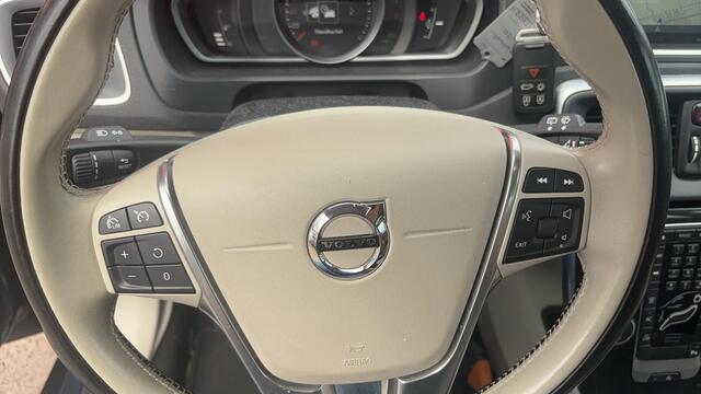 Volvo V40 2.0 T2 Nordic+ TREKHAAK / STANDKACHEL / FULL LED / STOELVERW / NAVI / CLIMA / PDC / BLUETOOTH / CRUISE / NL-AUTO
