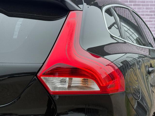 Volvo V40 1.5 T3 Polar+ Sport | Standkachel | Trekhaak | DAB | Panorama dak | Harman/Kardon | Keyless | Stoelverwarming | Camera |