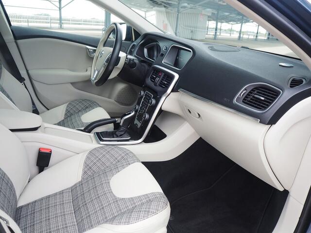 Volvo V40 1.5 T2 Edition+ - HARMAN KARDON - PANORAMA