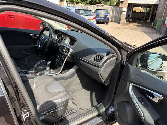 Volvo V40 2.0 T3 Nordic+ TREKHAAK PDC STOELVERWARMING