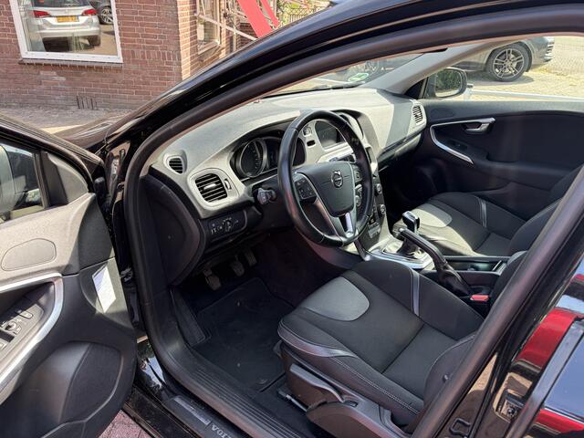 Volvo V40 2.0 T3 Nordic+ TREKHAAK PDC STOELVERWARMING
