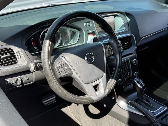 Volvo V40 1.5 T3 Polar+ Sport R-design | Nieuw Binnen! | Carplay | Pano | Stoelverwarming | Trekhaak |