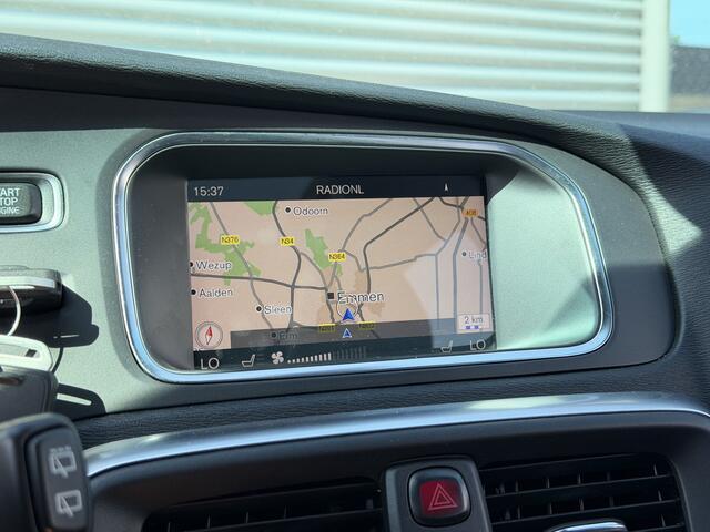 Volvo V40 1.5 T3 Polar+ Sport R-design | Nieuw Binnen! | Carplay | Pano | Stoelverwarming | Trekhaak |