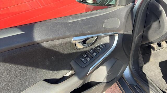 Volvo V40 2.0 T2 Nordic+ FULL LED / STANDKACHEL / STOELVERW / NAVI / CLIMA / PDC / BLUETOOTH / CRUISE / NL-AUTO