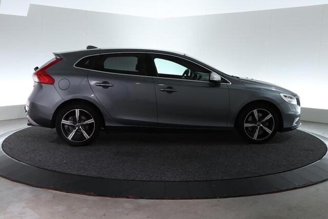 Volvo V40 1.5 T3 Polar+ Sport R-Design | TREKHAAK | PANO-DAK |