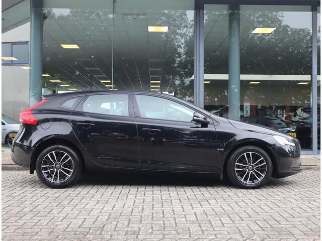 Volvo V40 2.0 D2 Nordic+ Navi / Elekramen / Cruise / Lm-velgen / Stoelverw / Keurig onderhouden / Voldoende Apk /