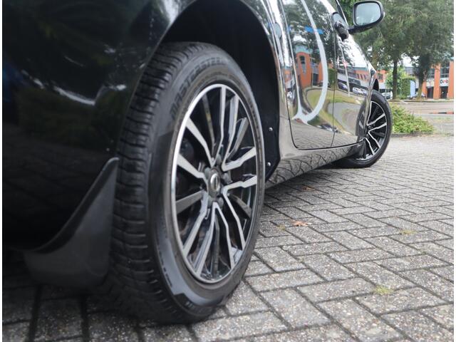 Volvo V40 2.0 D2 Nordic+ Navi / Elekramen / Cruise / Lm-velgen / Stoelverw / Keurig onderhouden / Voldoende Apk /