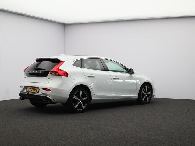 Volvo V40 T3 Automaat Polar+ Sport R-Design / Trekhaak / Adapt. cruise / Standkachel / Elektr. bed. stoelen / BLIS / Stoel+stuurwielverwarming