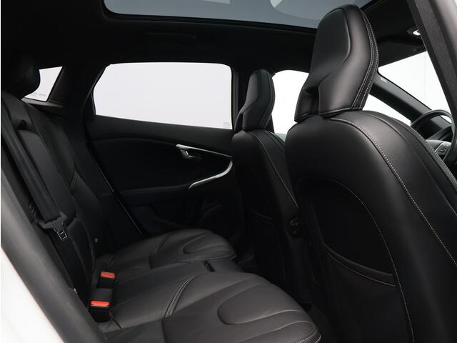 Volvo V40 T3 Automaat Polar+ Sport R-Design / Trekhaak / Adapt. cruise / Standkachel / Elektr. bed. stoelen / BLIS / Stoel+stuurwielverwarming
