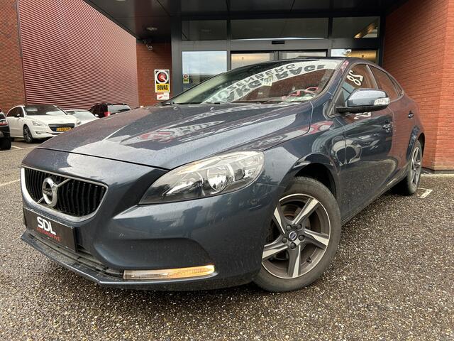 Volvo V40 2.0 T2 Nordic+ // LEDER // NAVI // CRUISE // CLIMA // PDC // TREKHAAK!!