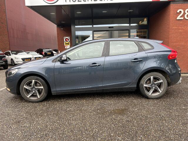 Volvo V40 2.0 T2 Nordic+ // LEDER // NAVI // CRUISE // CLIMA // PDC // TREKHAAK!!