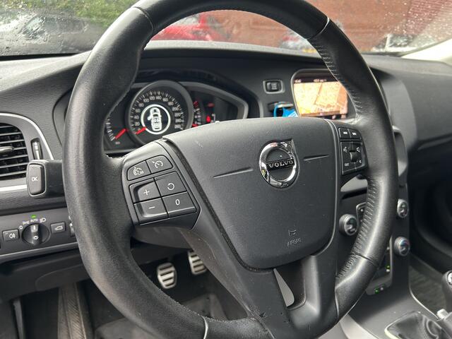 Volvo V40 2.0 T2 Nordic+ // LEDER // NAVI // CRUISE // CLIMA // PDC // TREKHAAK!!