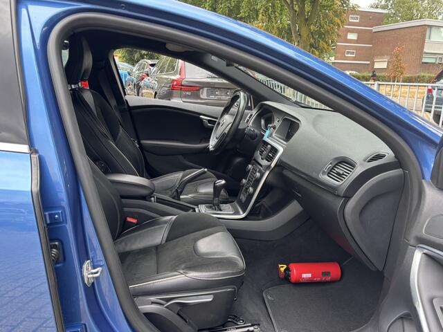Volvo V40 2.0 T2 R-Design Stoelverwarming PDC On call