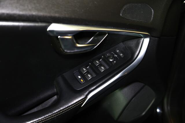 Volvo V40 2.0 T5 R-Design AVM NAVI CLIMA CRUISE PDC STOELVERWARMING "18