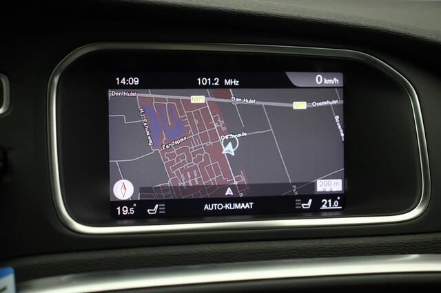 Volvo V40 1.5 T3 Nordic+ Automaat - Panorama, Navi, Camera, Leer, Memory, Stoelverw.