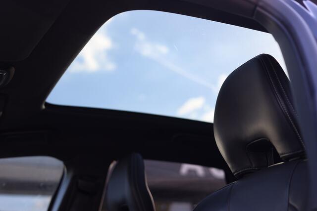 Volvo V40 2.0 T4 R-DESIGN | AUT | PANO | LEDER | CAMERA
