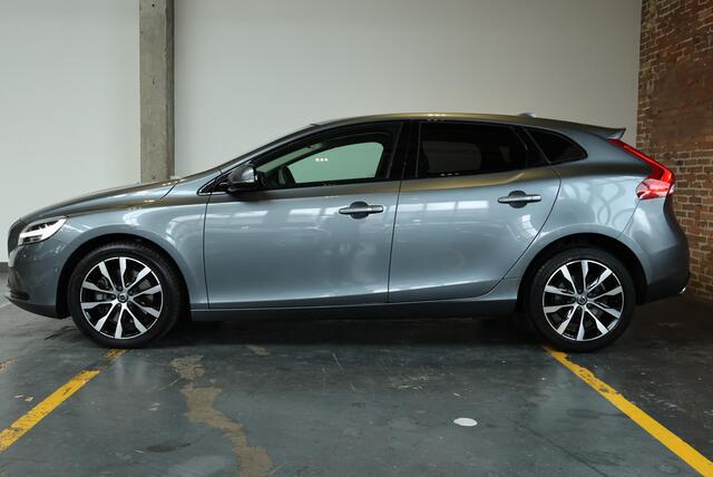 Volvo V40 T3 Automaat Dynamic Edition | Panoramadak | Climate Control | Stoelverwarming | Parkeercamera | Keyless Entree | Parkeersensoren voor + achter | Dealeronderhouden | High Performance Audio | Volvo on Call |