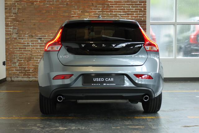 Volvo V40 T3 Automaat Dynamic Edition | Panoramadak | Climate Control | Stoelverwarming | Parkeercamera | Keyless Entree | Parkeersensoren voor + achter | Dealeronderhouden | High Performance Audio | Volvo on Call |