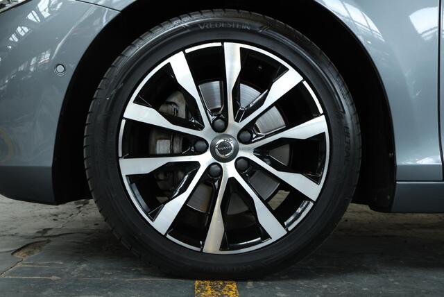 Volvo V40 T3 Automaat Dynamic Edition | Panoramadak | Climate Control | Stoelverwarming | Parkeercamera | Keyless Entree | Parkeersensoren voor + achter | Dealeronderhouden | High Performance Audio | Volvo on Call |