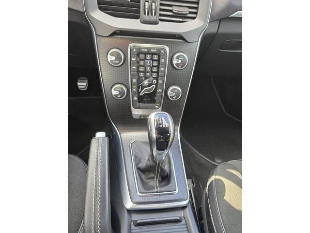 Volvo V40 2.0 T4 Business Sport |Standkachel | R-Design | Half leder | Dealer onderhouden | Cruise control