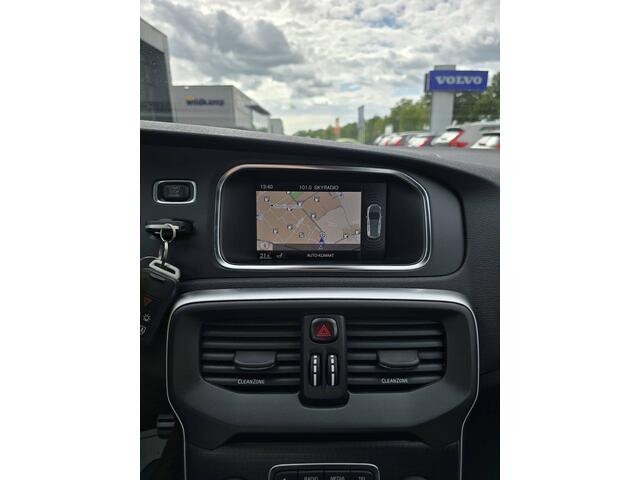 Volvo V40 T3 aut. Polar+ Sport | Adaptieve Cruise | 1e eigenaar | All Season banden | Dealer onderhouden
