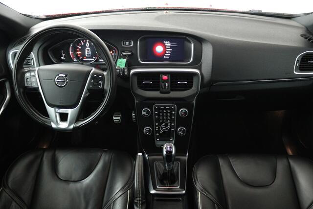 Volvo V40 2.0 T4 Business Sport (STOELVERWARMING, CRUISE CONTROL, NAVIGATIE, PARKEERSENSOREN)