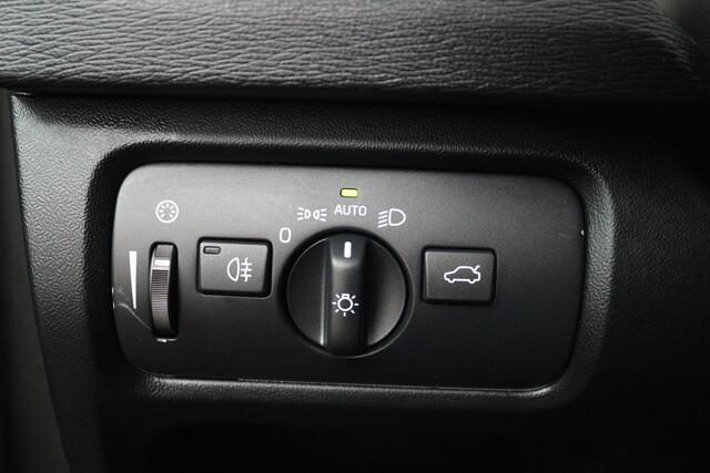 Volvo V40 2.0 T4 Business Sport (STOELVERWARMING, CRUISE CONTROL, NAVIGATIE, PARKEERSENSOREN)